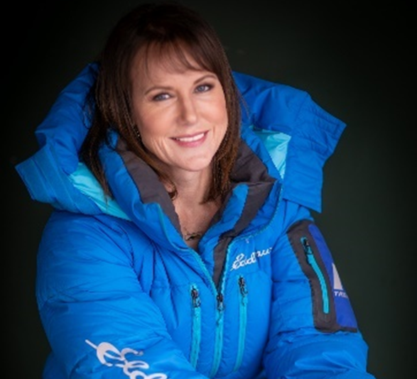 Louise McEvoy, vice-présidente en cybersécurité, alpiniste du sommet du Mont Everest